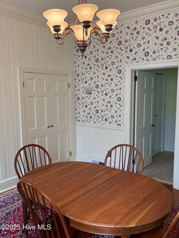 215 W Queen Street, Edenton, NC 27932