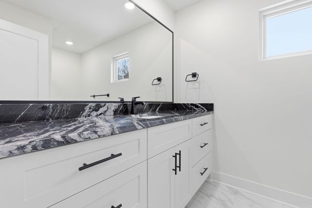 3076 Avilla Manor, Alexander, AR 72002