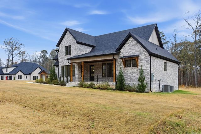 3076 Avilla Manor, Alexander, AR 72002