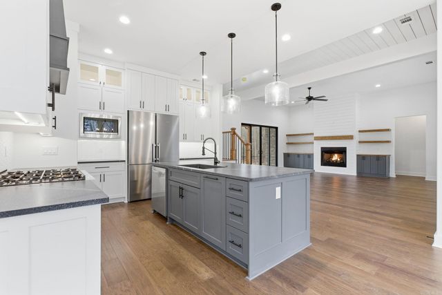 3076 Avilla Manor, Alexander, AR 72002