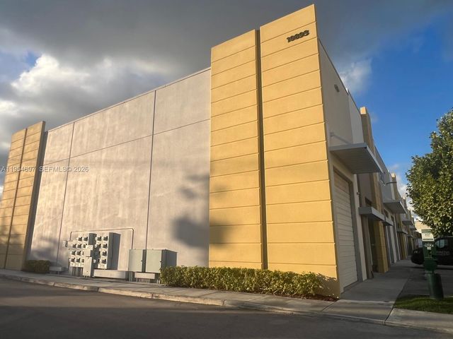 10893 NW 17th St 130, Sweetwater, FL 33172