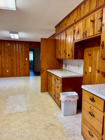 12 Fatherland Road, Natchez, MS 39120