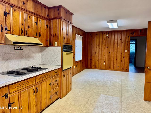 12 Fatherland Road, Natchez, MS 39120