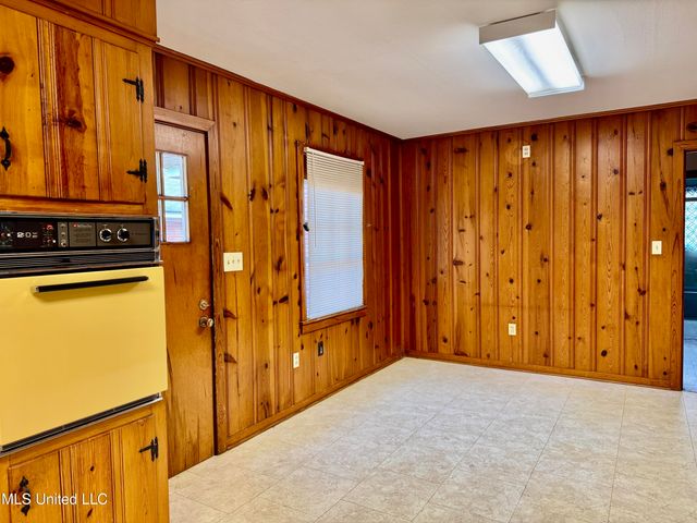 12 Fatherland Road, Natchez, MS 39120