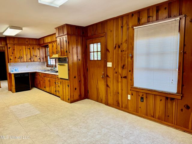 12 Fatherland Road, Natchez, MS 39120