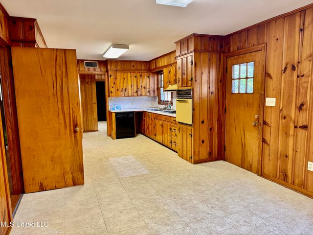 12 Fatherland Road, Natchez, MS 39120