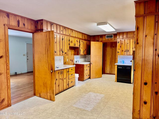 12 Fatherland Road, Natchez, MS 39120