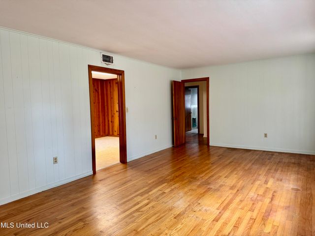 12 Fatherland Road, Natchez, MS 39120