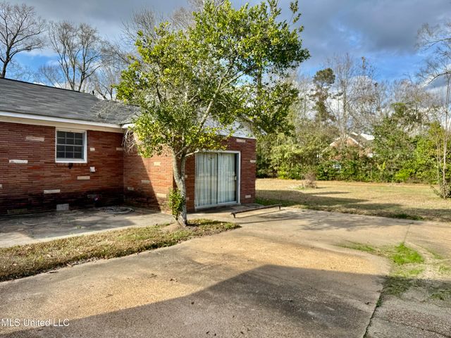 12 Fatherland Road, Natchez, MS 39120