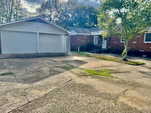 12 Fatherland Road, Natchez, MS 39120