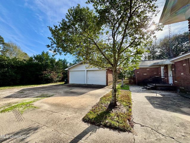 12 Fatherland Road, Natchez, MS 39120