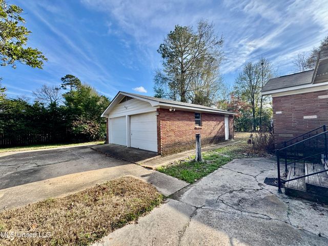 12 Fatherland Road, Natchez, MS 39120