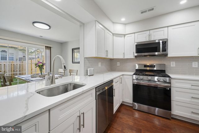 333 ERICSON CT, Mount Laurel, NJ 08054