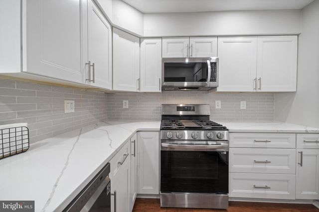 333 ERICSON CT, Mount Laurel, NJ 08054