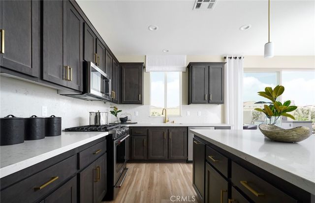29695 Ironview Drive, Menifee, CA 92584