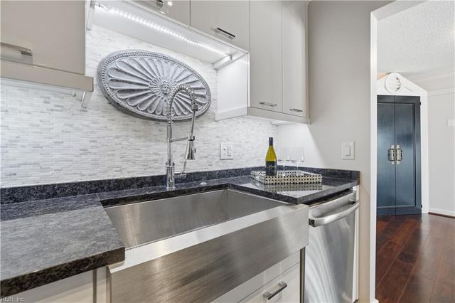 4004 Atlantic Ave Apt 303, Virginia Beach, VA 23451