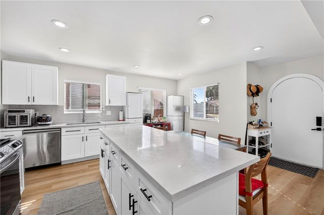 2027 W 75th, Los Angeles, CA 90047