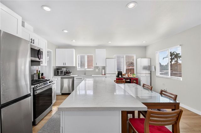 2027 W 75th, Los Angeles, CA 90047
