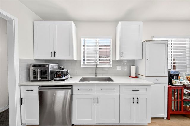 2027 W 75th, Los Angeles, CA 90047