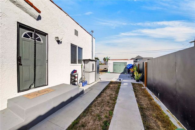 2027 W 75th, Los Angeles, CA 90047