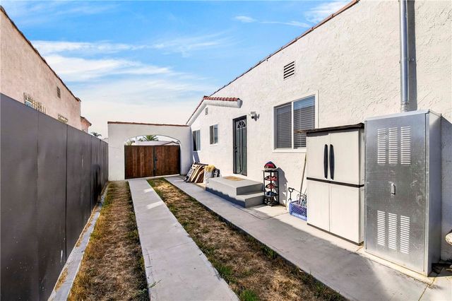 2027 W 75th, Los Angeles, CA 90047