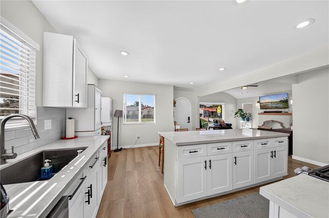 2027 W 75th, Los Angeles, CA 90047