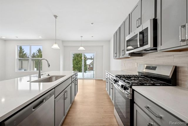 1602 Salt Springs Drive, Saline, MI 48176