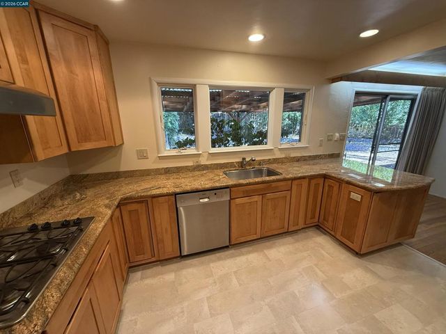 218 Wootten Dr, Walnut Creek, CA 94597