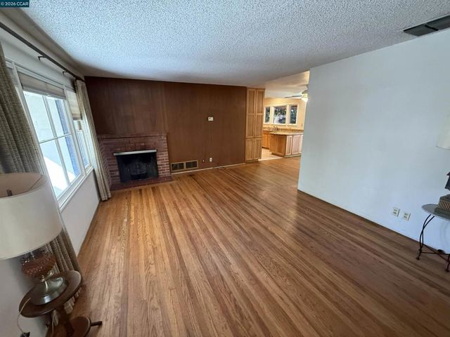 218 Wootten Dr, Walnut Creek, CA 94597