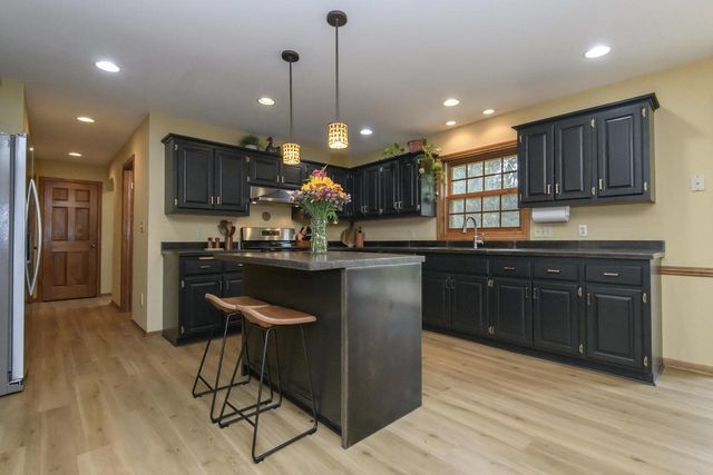 N102W15128 Raintree COURT, Germantown, WI 53022