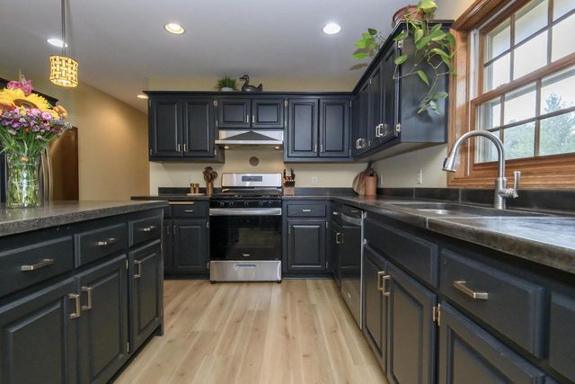 N102W15128 Raintree COURT, Germantown, WI 53022
