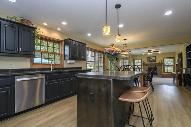 N102W15128 Raintree COURT, Germantown, WI 53022