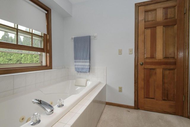 N102W15128 Raintree COURT, Germantown, WI 53022