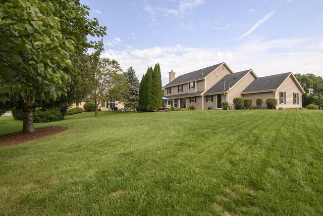 N102W15128 Raintree COURT, Germantown, WI 53022
