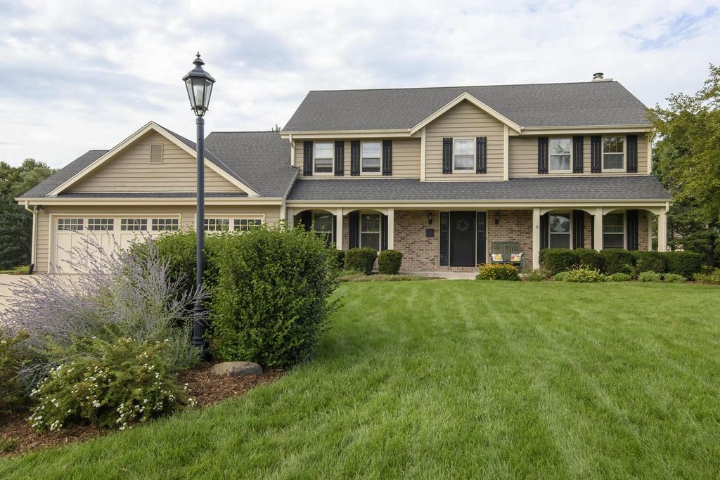N102W15128 Raintree COURT, Germantown, WI 53022