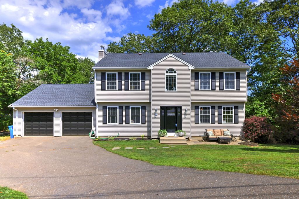 28 Edgewood Avenue, Shelton, CT 06484