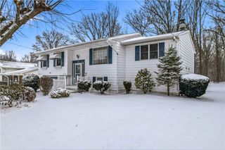 1416 Skyline Dr, Hermitage, PA 16148
