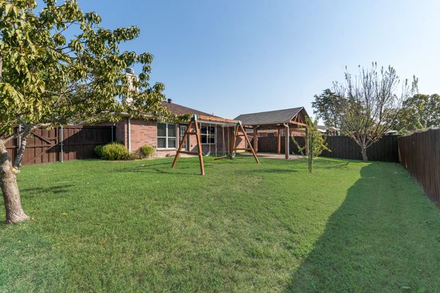 784 Tranquility Lane, Cedar Hill, TX 75104