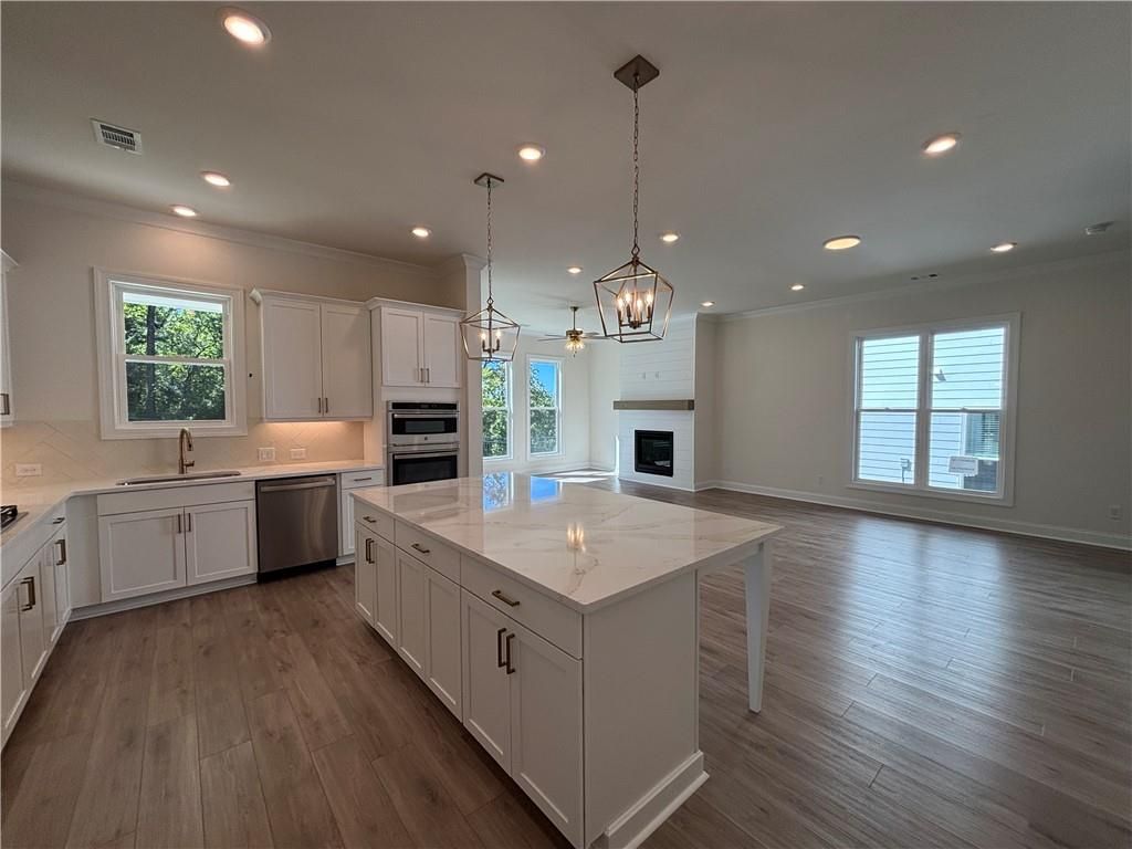 Image 10 of property listing at 609 Skytop Drive, Cumming, GA 30040