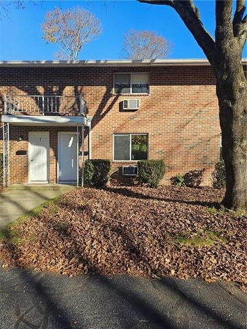 20 West Warwick Avenue 3, West Warwick, RI 02893