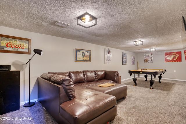 7406 Ronan Dr, Louisville, KY 40258