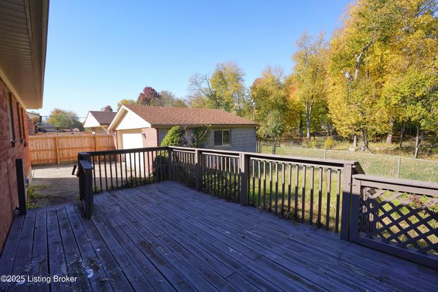 7406 Ronan Dr, Louisville, KY 40258