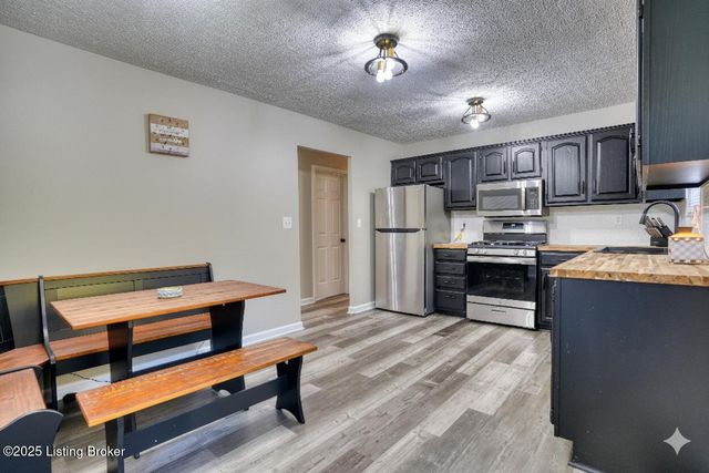 7406 Ronan Dr, Louisville, KY 40258