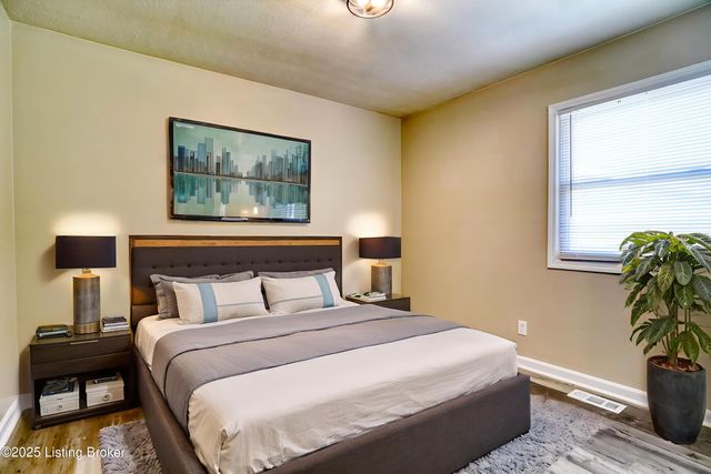 7406 Ronan Dr, Louisville, KY 40258