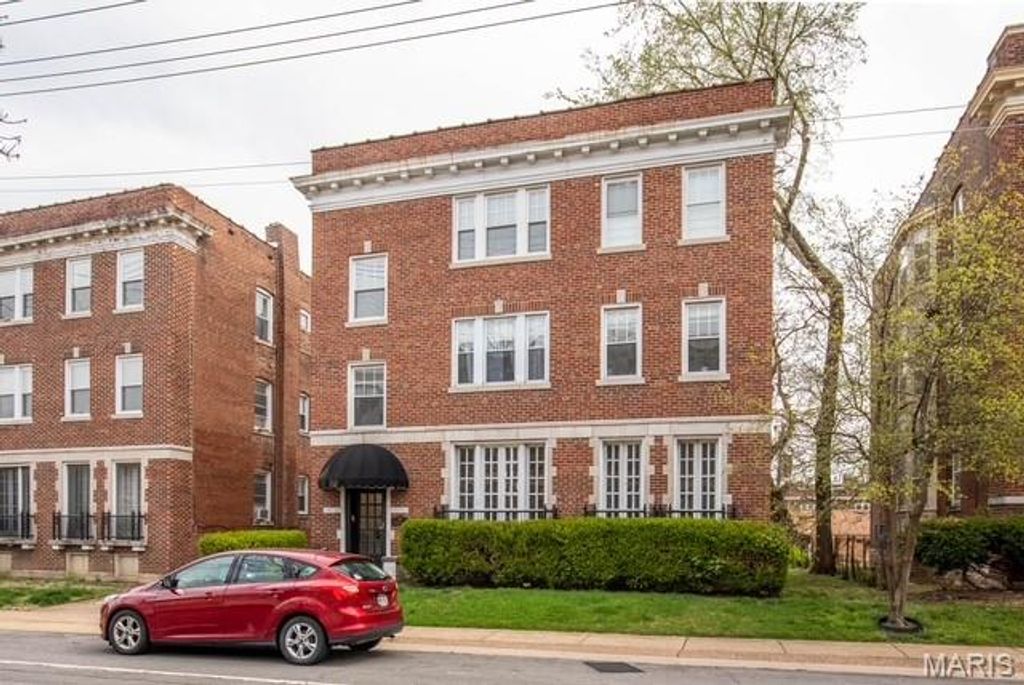 738 Kingsland Avenue, University City, MO 63130