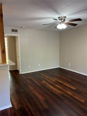 5201 Curzon Avenue 3, Fort Worth, TX 76107