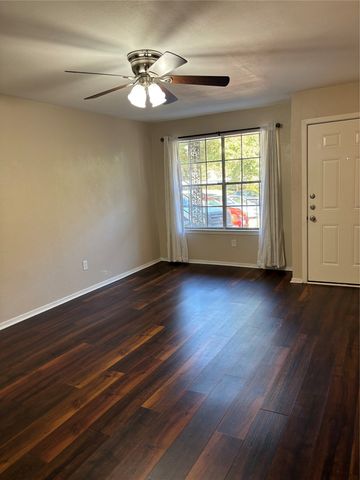 5201 Curzon Avenue 3, Fort Worth, TX 76107