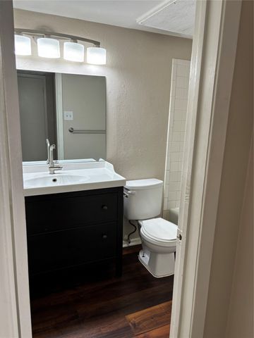 5201 Curzon Avenue 3, Fort Worth, TX 76107