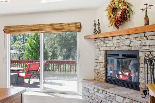 20024 Lower Skyridge Dr, Groveland, CA 95321