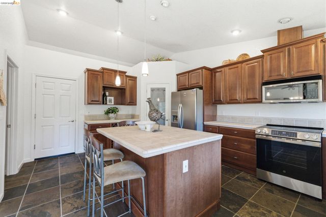 20024 Lower Skyridge Dr, Groveland, CA 95321